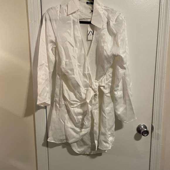 NWT SATIN EFFECT WRAP DRESS - Picture 2 of 4